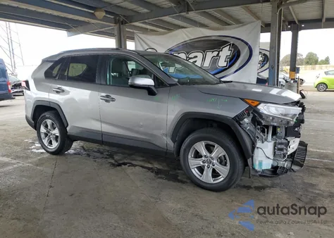 2020 Toyota Rav4 Xle z USA, uszkodzony, nr VIN 2T3P1RFV3LC094167